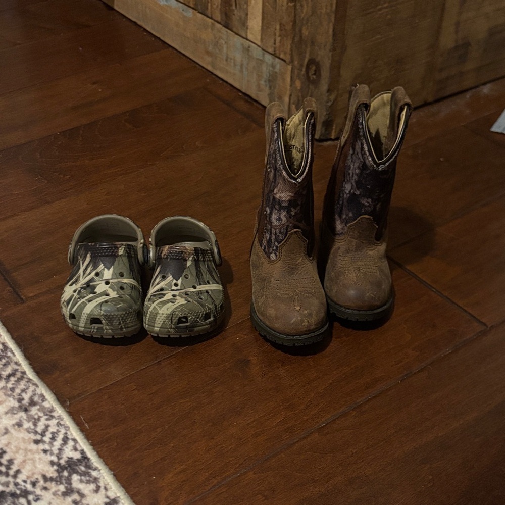 Toddler camo crocs & camo cowboy boots